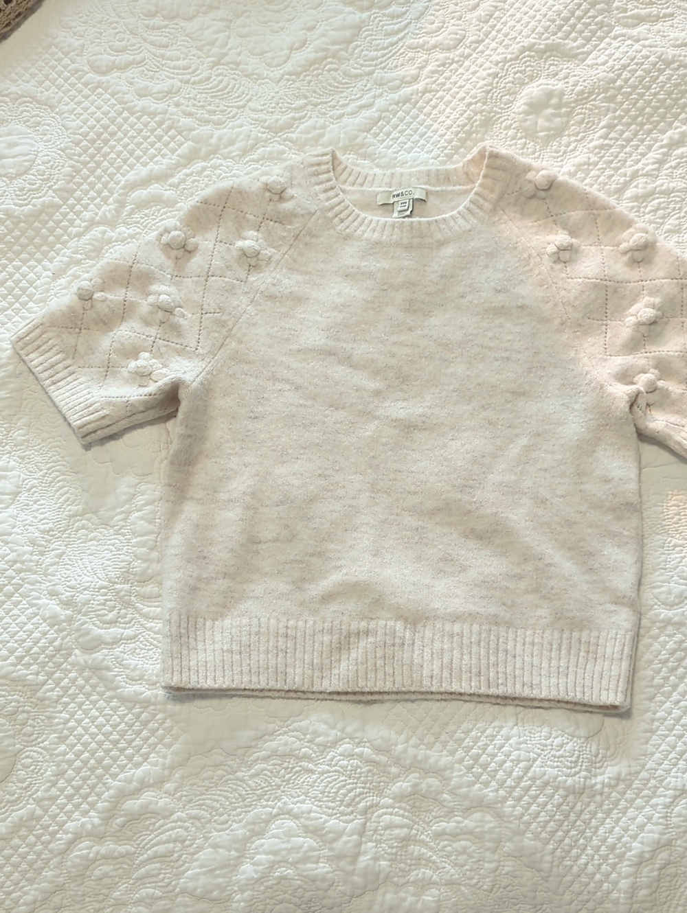RW&CO. Cream Short-Sleeve Bobble Knit Crewneck Sweater